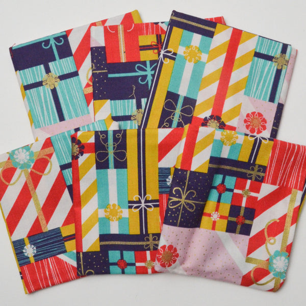 Gift Print Quilting Weight Woven Fabric Bundle