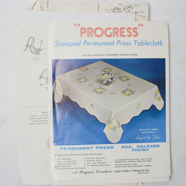 "Daisy Spray" Progress Stamped Permanent Press 60" Round Tablecloth Kit